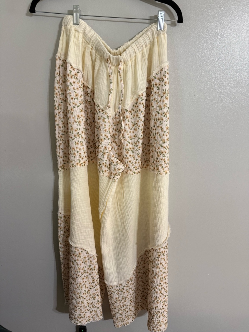POL Cream Floral Patchwork Wide-Leg Pants - Picture 4 of 6